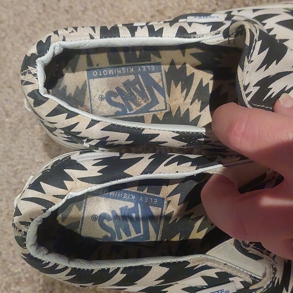 Vans - Picture 2 of 4